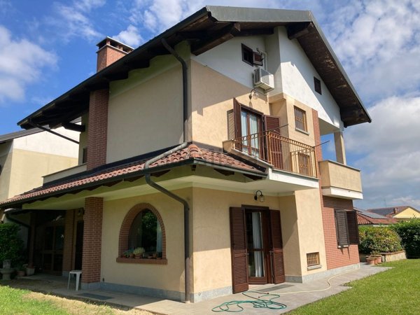 casa indipendente in vendita a Chieri in zona Roaschia