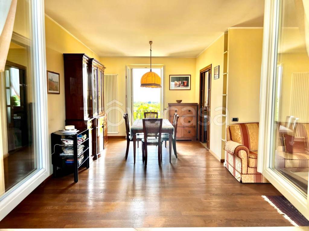 appartamento in vendita a Chieri in zona Roaschia