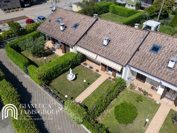 casa indipendente in vendita a Chieri in zona Roaschia