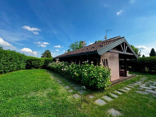 casa indipendente in vendita a Chieri in zona Roaschia