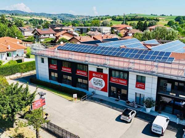 negozio in vendita a Chieri in zona Roaschia