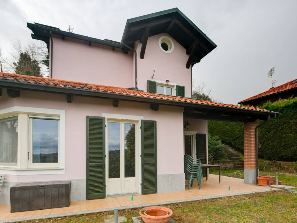casa indipendente in vendita a Chieri in zona Roaschia