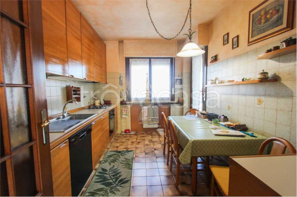 appartamento in vendita a Chieri in zona Pessione