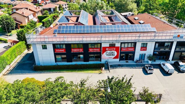 locale commerciale in vendita a Chieri