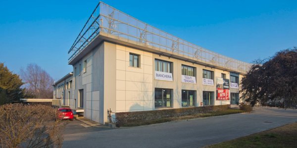 locale commerciale in vendita a Chieri