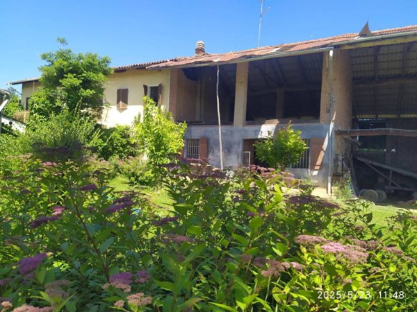 casa indipendente in vendita a Chieri in zona Canarone