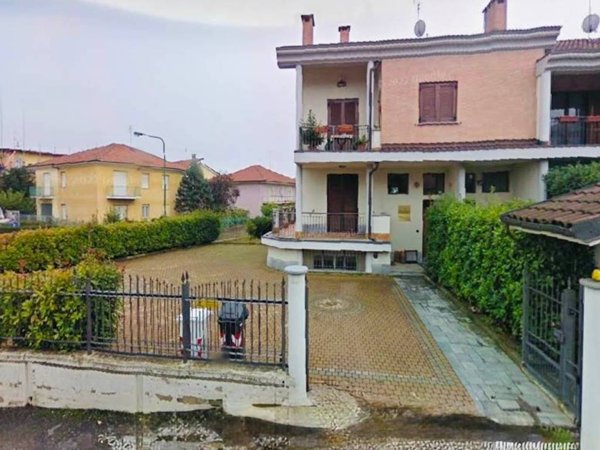 appartamento in vendita a Chieri in zona Roaschia