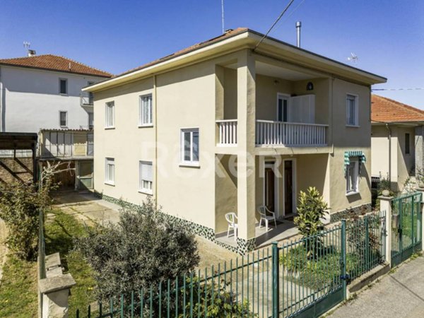 casa indipendente in vendita a Chieri in zona Roaschia