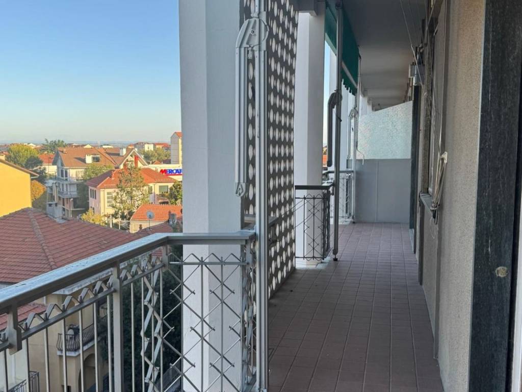 appartamento in vendita a Chieri in zona Roaschia