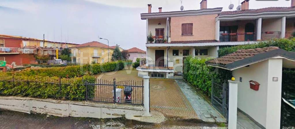 appartamento in vendita a Chieri in zona Roaschia