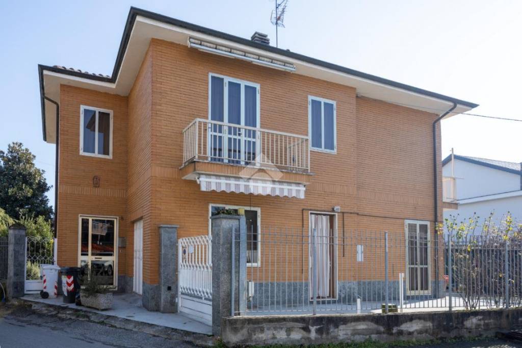 casa indipendente in vendita a Chieri