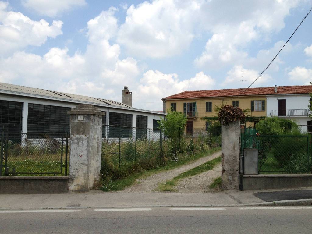 locale commerciale in vendita a Chieri