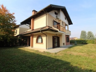 villa in vendita a Chieri in zona Roaschia