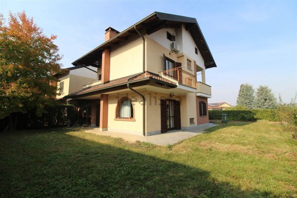 casa indipendente in vendita a Chieri in zona Roaschia