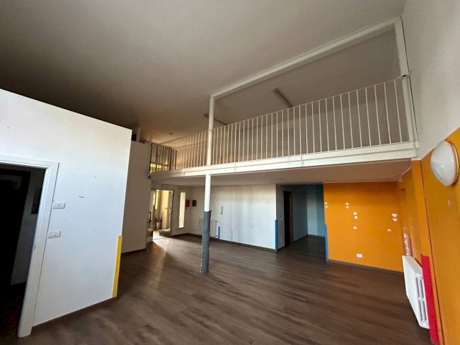 locale commerciale in vendita a Chieri