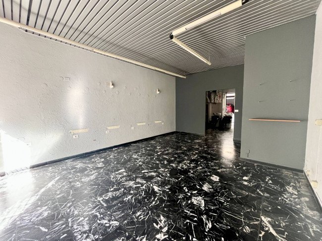 locale commerciale in vendita a Chieri