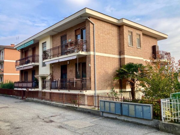appartamento in vendita a Chieri in zona Roaschia
