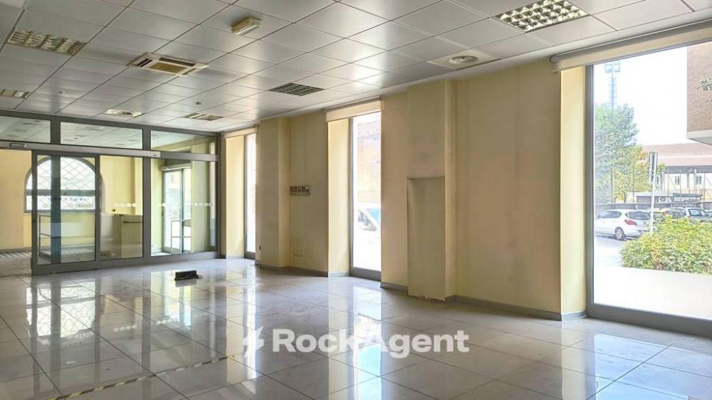 locale commerciale in vendita a Chieri