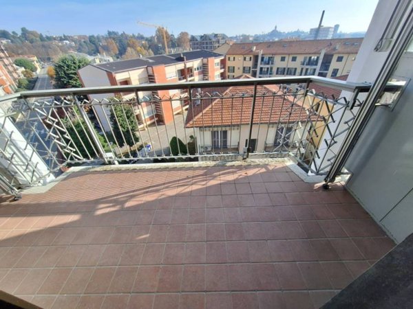 appartamento in vendita a Chieri in zona Roaschia