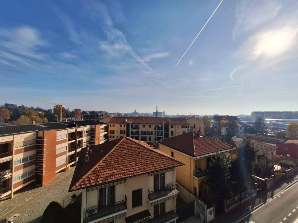 appartamento in vendita a Chieri in zona Roaschia