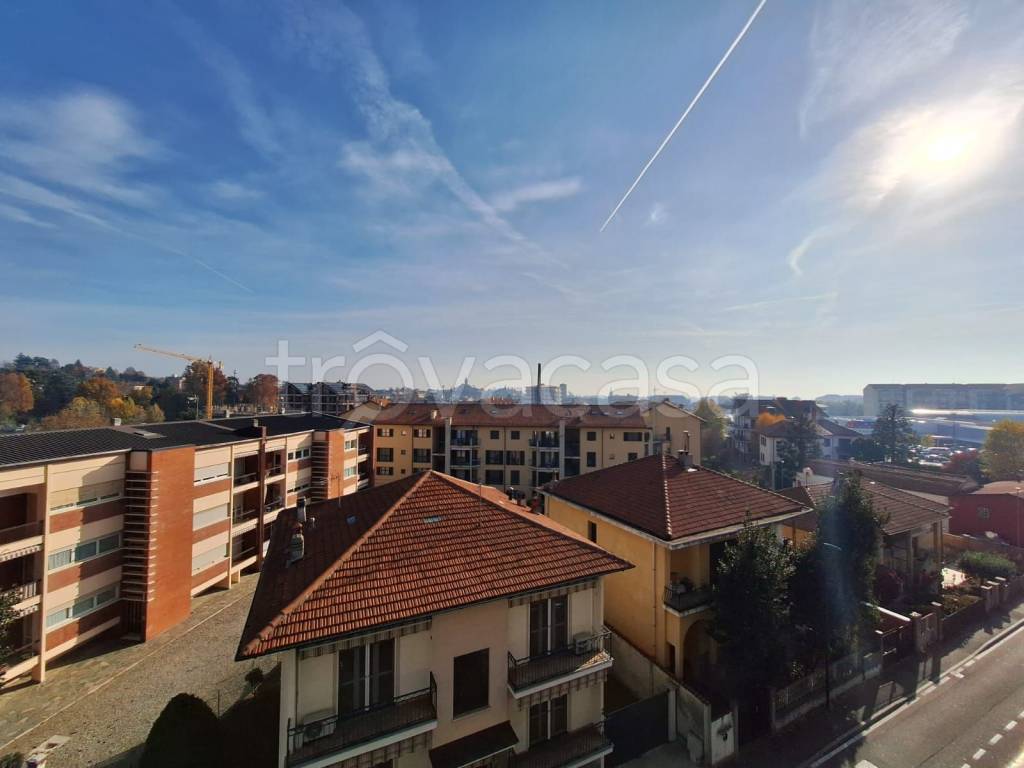 appartamento in vendita a Chieri in zona Roaschia