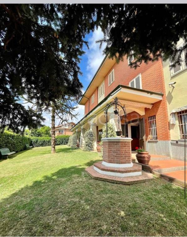 negozio in vendita a Chieri in zona Borgata Maddalena