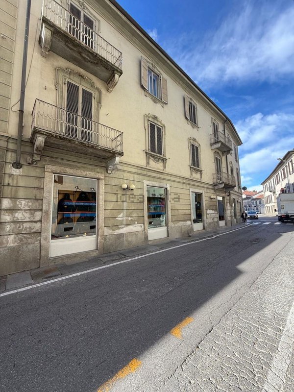 locale commerciale in vendita a Chieri