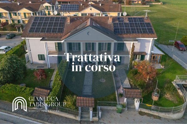 casa indipendente in vendita a Chieri in zona Pessione