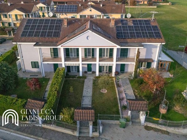 casa indipendente in vendita a Chieri in zona Pessione