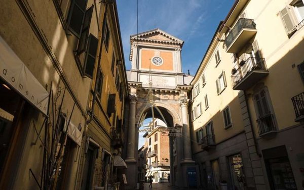 locale commerciale in vendita a Chieri