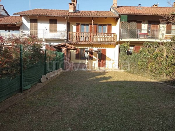 casa indipendente in vendita a Chieri in zona Madonna della Scala