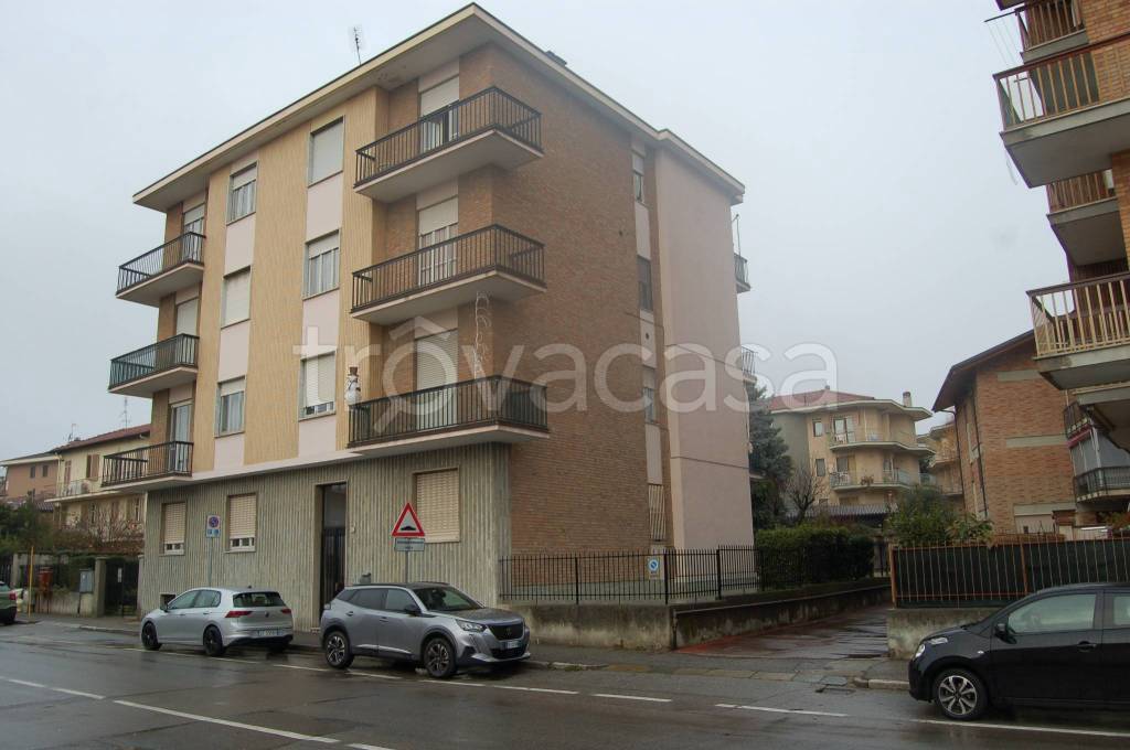 appartamento in vendita a Chieri in zona Canarone