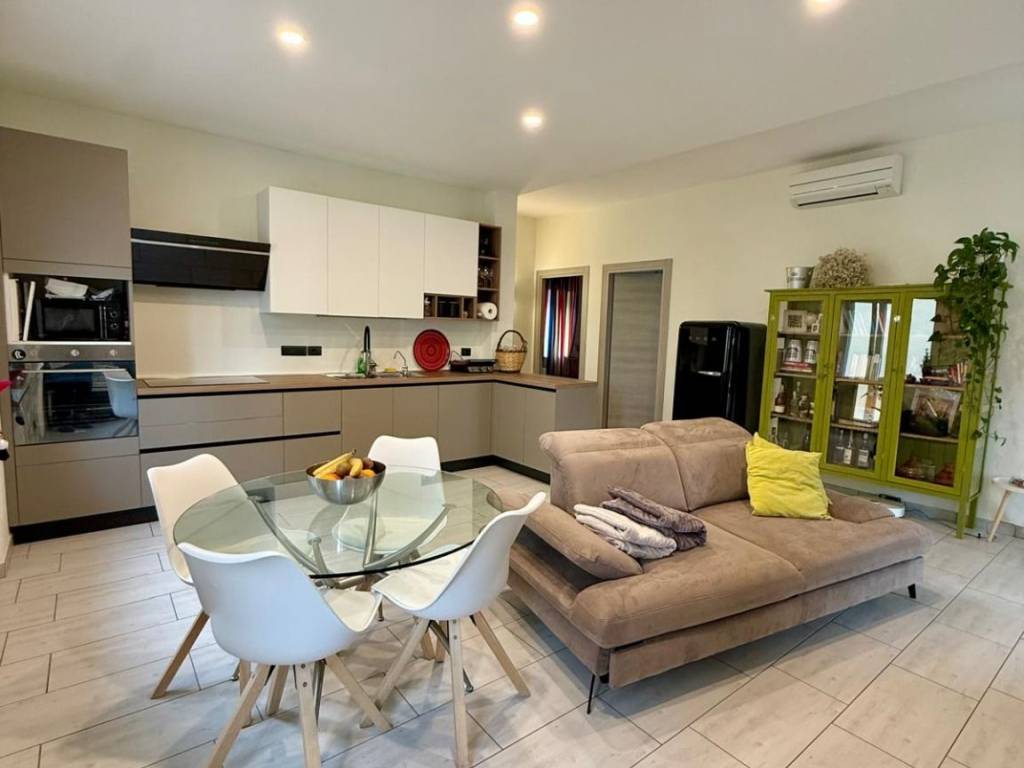 appartamento in vendita a Chieri in zona Roaschia