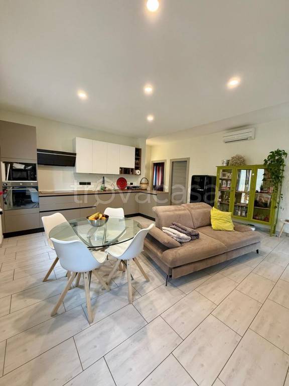 appartamento in vendita a Chieri in zona Roaschia