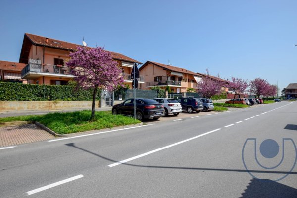 appartamento in vendita a Chieri in zona Pessione