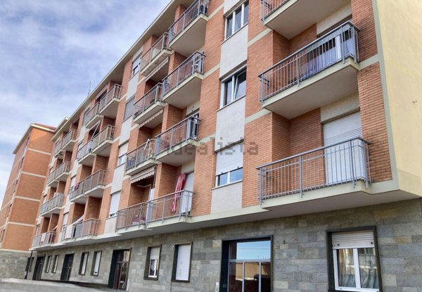 appartamento in vendita a Chieri in zona Roaschia
