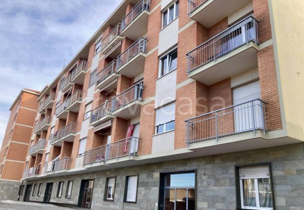 appartamento in vendita a Chieri in zona Roaschia