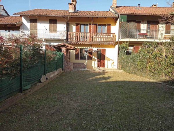 casa indipendente in vendita a Chieri in zona Madonna della Scala