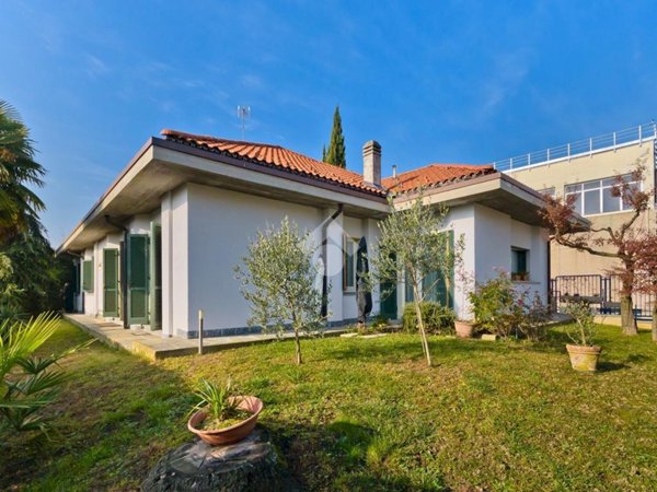 casa indipendente in vendita a Chieri