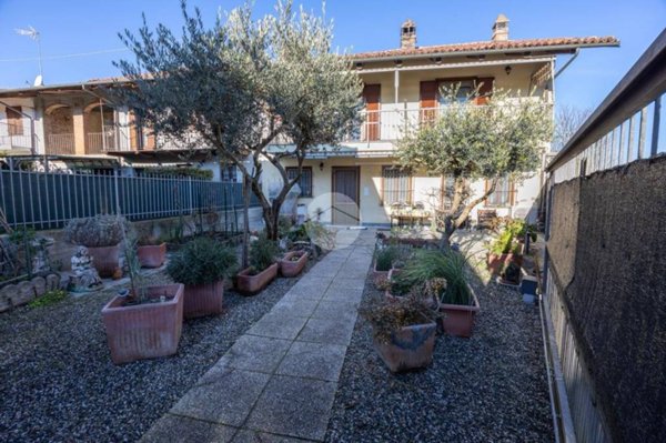 casa indipendente in vendita a Chieri in zona Tetti Borri