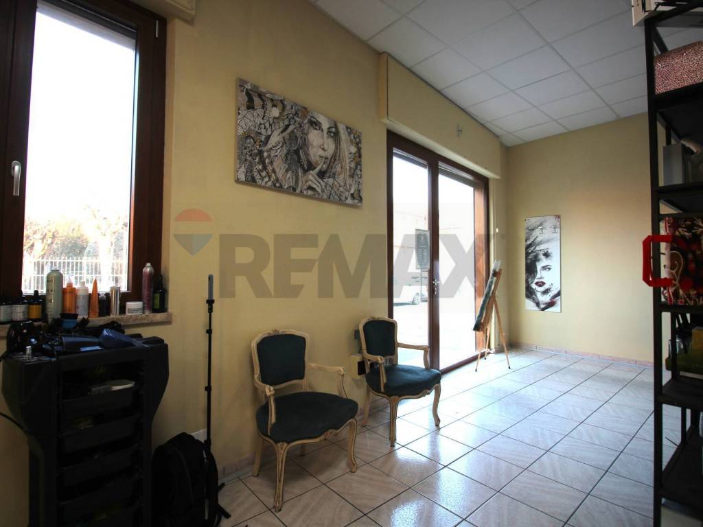 negozio in vendita a Chieri