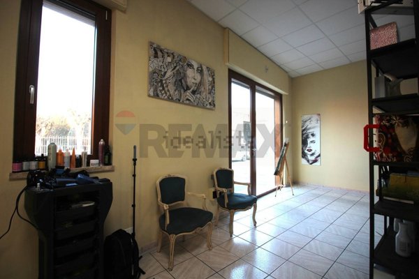 locale commerciale in vendita a Chieri