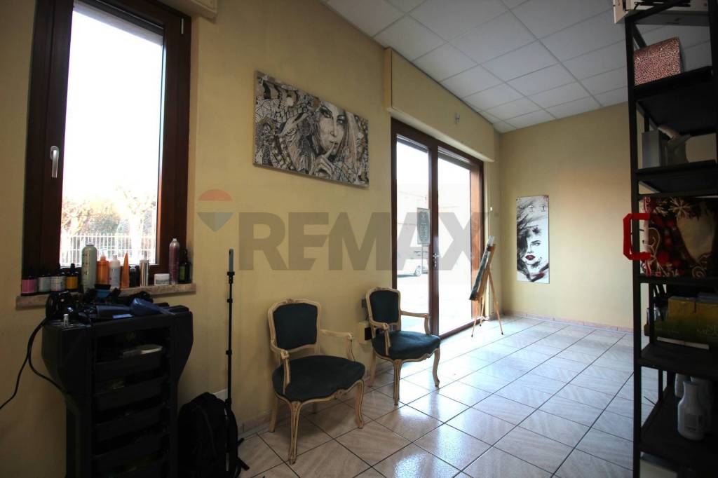 negozio in vendita a Chieri