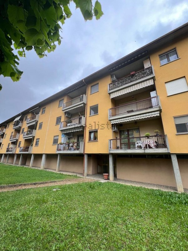 appartamento in vendita a Chieri in zona Pessione