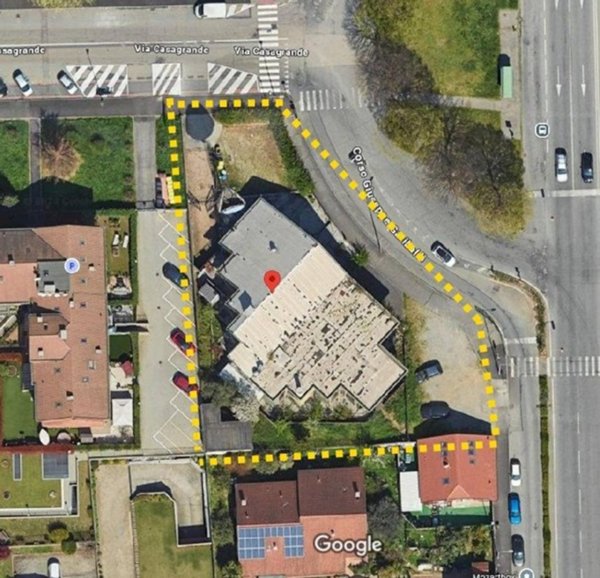 locale commerciale in vendita a Chieri