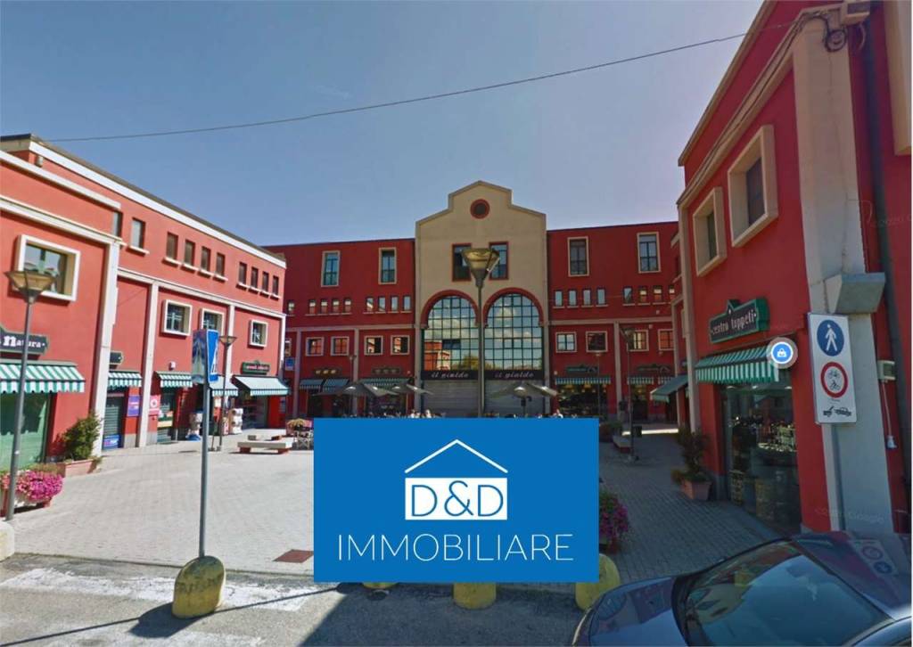 negozio in vendita a Chieri