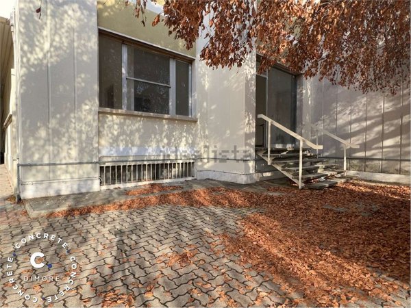 ufficio in vendita a Chieri in zona Roaschia