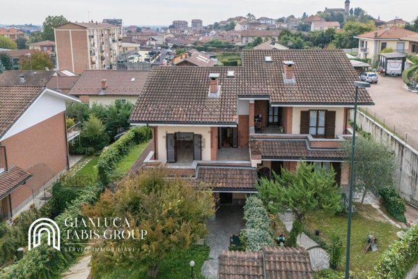 casa indipendente in vendita a Chieri