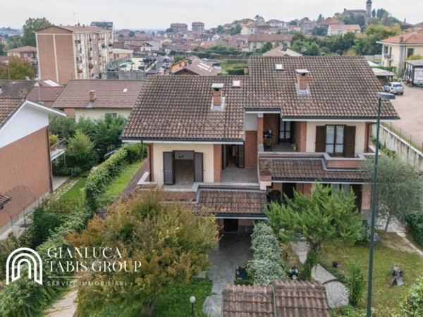 casa indipendente in vendita a Chieri