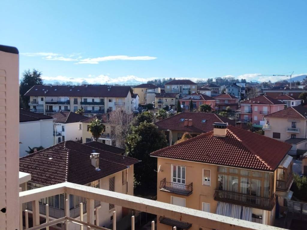 appartamento in vendita a Chieri in zona Roaschia